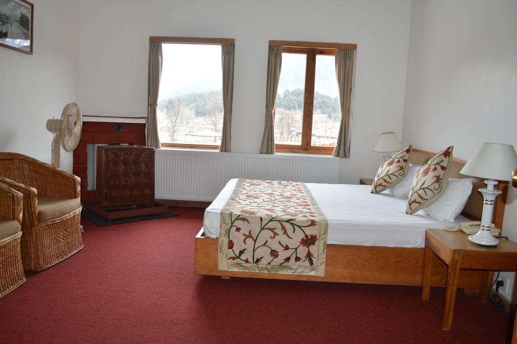 pahalgam hotel