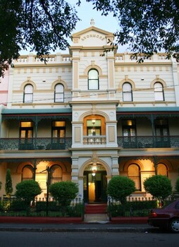 avonmore on the park boutique hotel