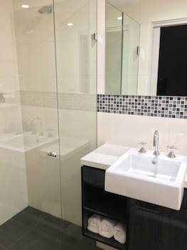 avonmore on the park boutique hotel