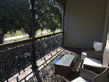 avonmore on the park boutique hotel