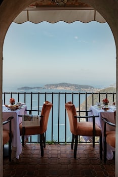 chateau eza