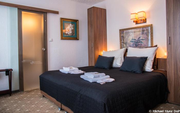 lowenbrau koln hotel and restaurant