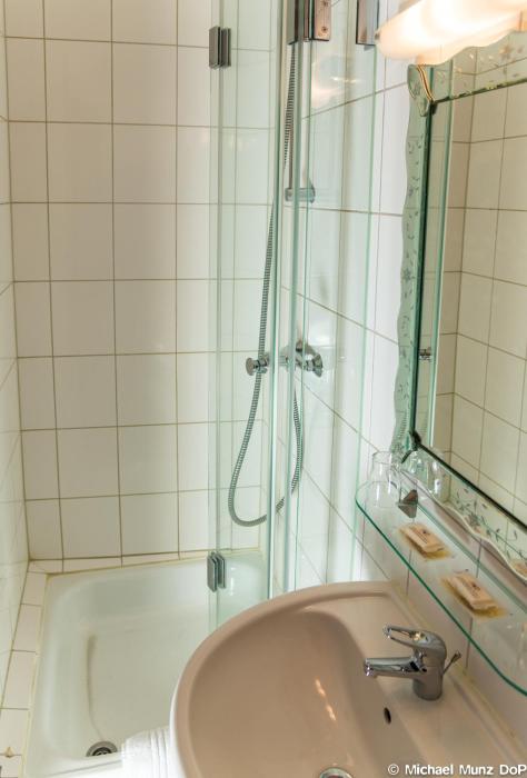 lowenbrau koln hotel and restaurant