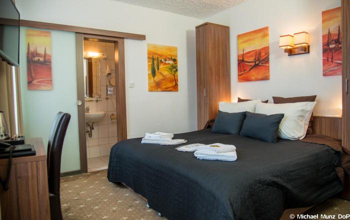 lowenbrau koln hotel and restaurant