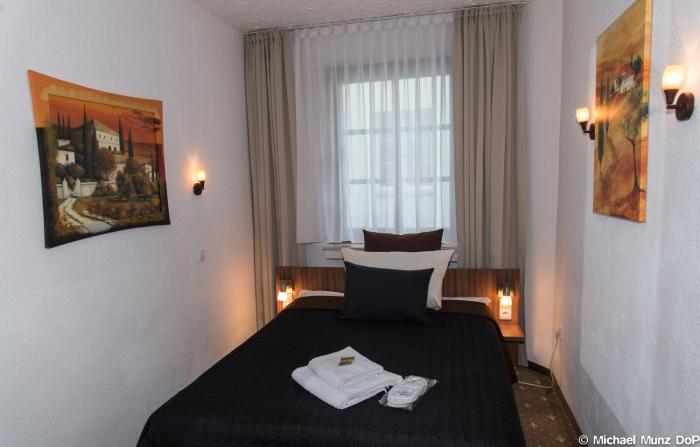 lowenbrau koln hotel and restaurant