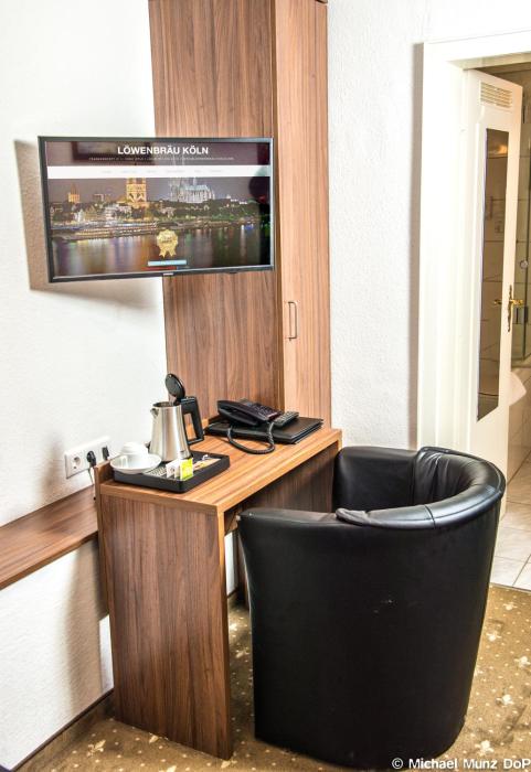 lowenbrau koln hotel and restaurant