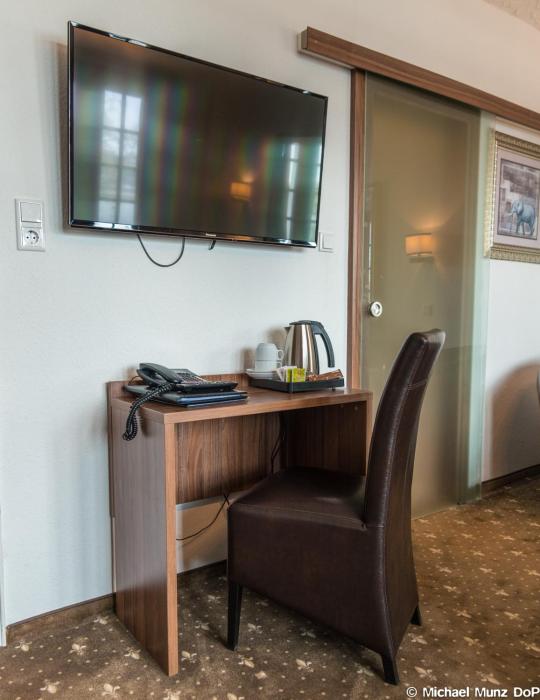 lowenbrau koln hotel and restaurant