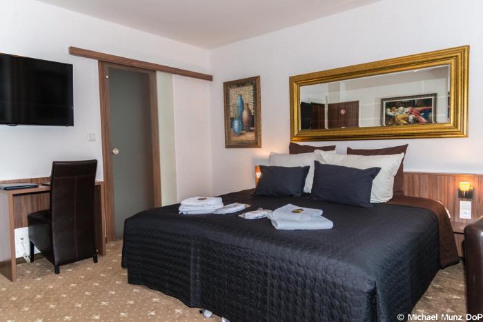 lowenbrau koln hotel and restaurant