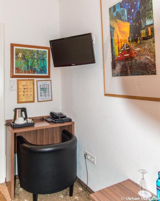 lowenbrau koln hotel and restaurant