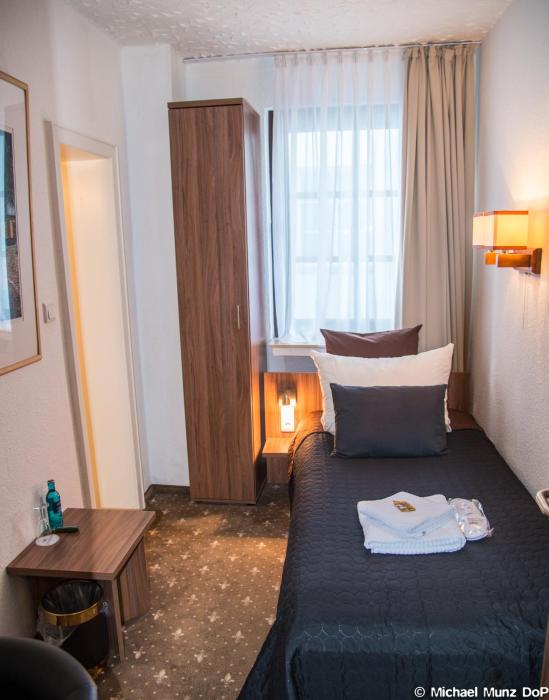 lowenbrau koln hotel and restaurant