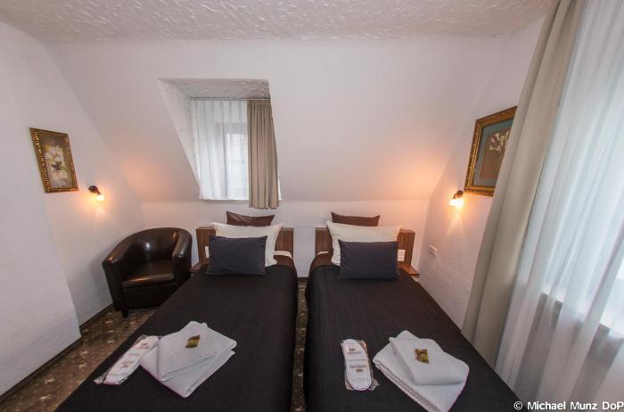 lowenbrau koln hotel and restaurant