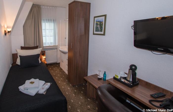 lowenbrau koln hotel and restaurant