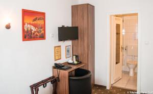 lowenbrau koln hotel and restaurant