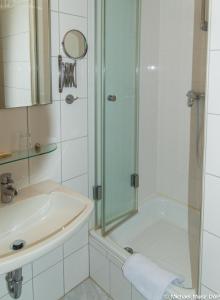 lowenbrau koln hotel and restaurant