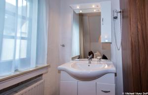 lowenbrau koln hotel and restaurant