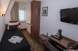 lowenbrau koln hotel and restaurant