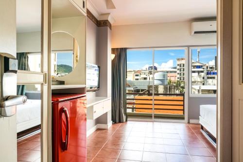 c and n hotel patong