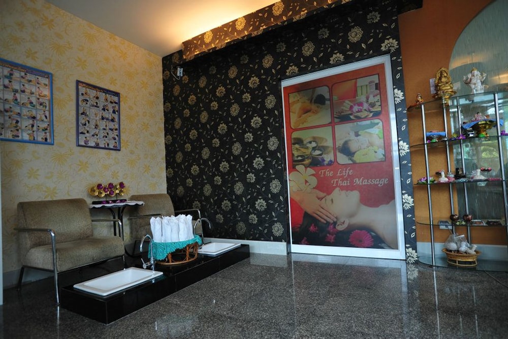 c and n hotel patong