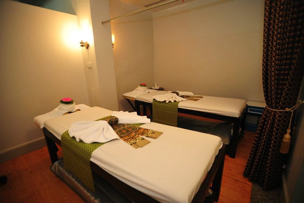 c and n hotel patong