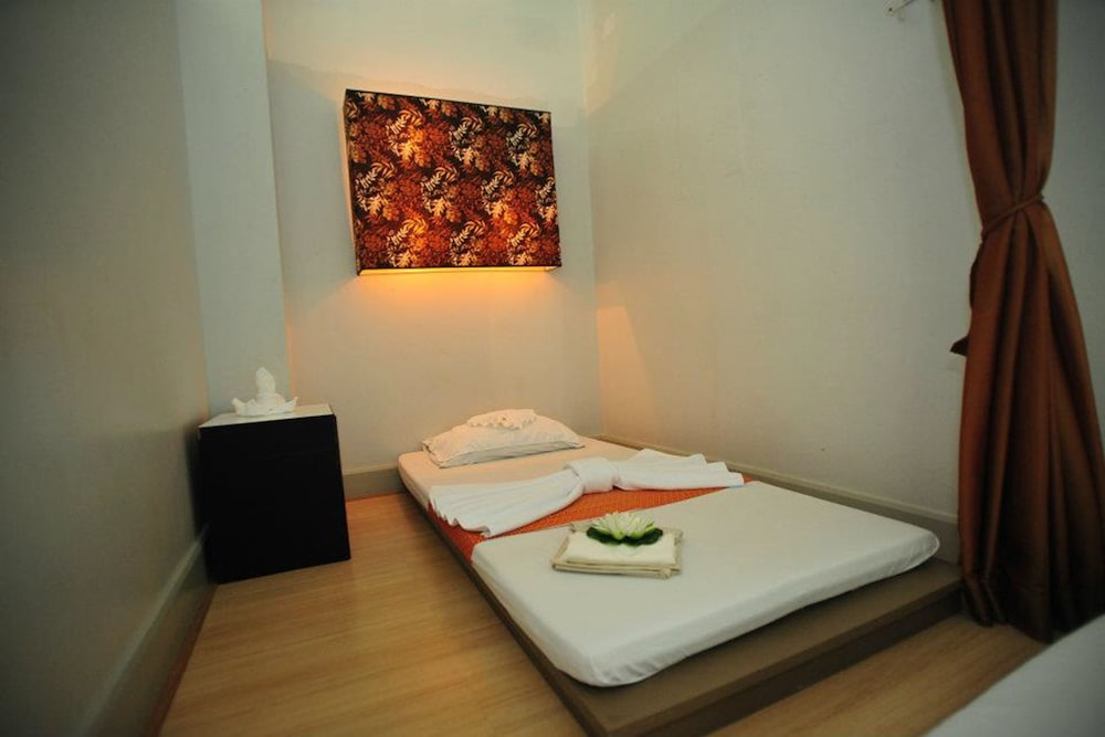 c and n hotel patong