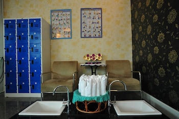 c and n hotel patong