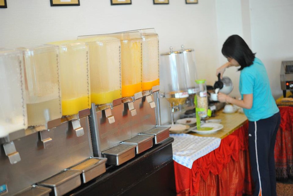 c and n hotel patong