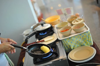 c and n hotel patong