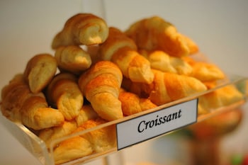 c and n hotel patong