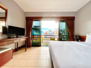 c and n hotel patong