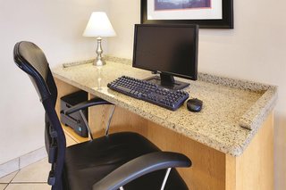 La Quinta Inn & Suites By Wyndham Clifton/Rutherford,Jersey City>>Clifton,3 star