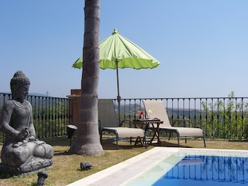 the marbella heights boutique hotel