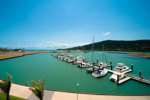 The Boathouse Apartments,Flametree>>Airlie Beach,4 star