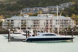 The Boathouse Apartments,Flametree>>Airlie Beach,4 star