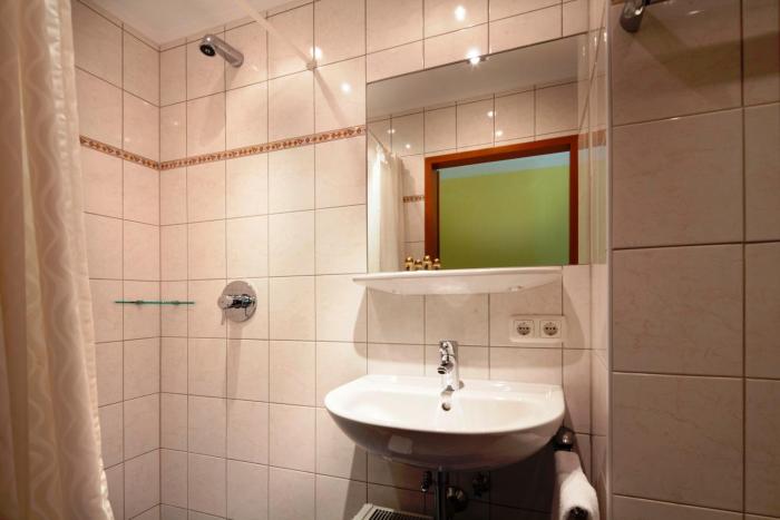 euro youth hotel and krone