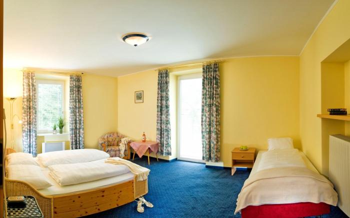 euro youth hotel and krone