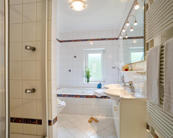 euro youth hotel and krone