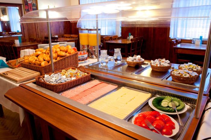 euro youth hotel and krone