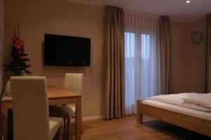 hotel attache