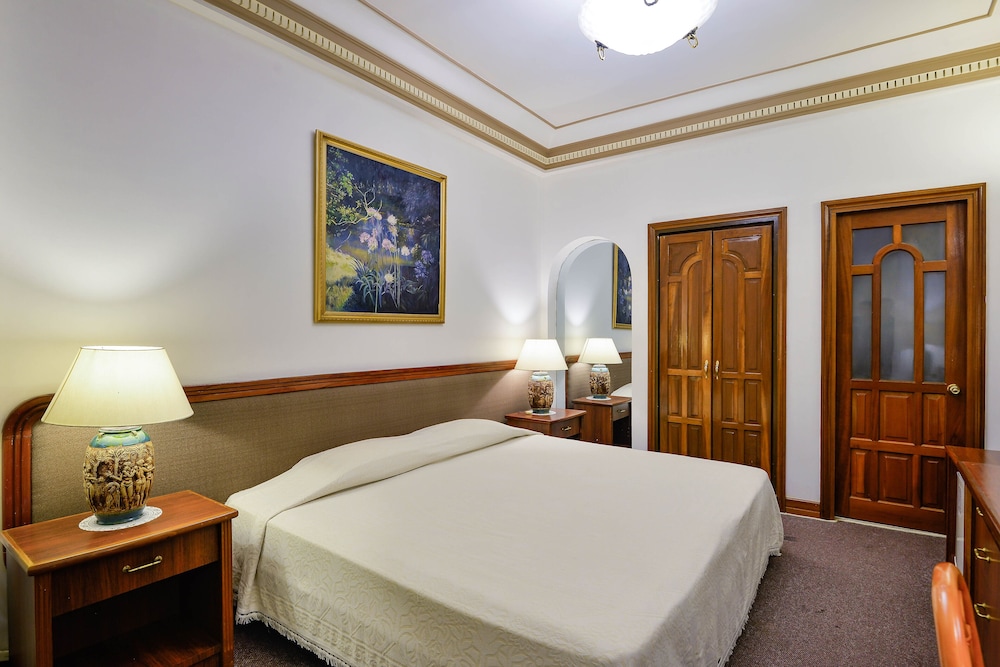 the spring hotel