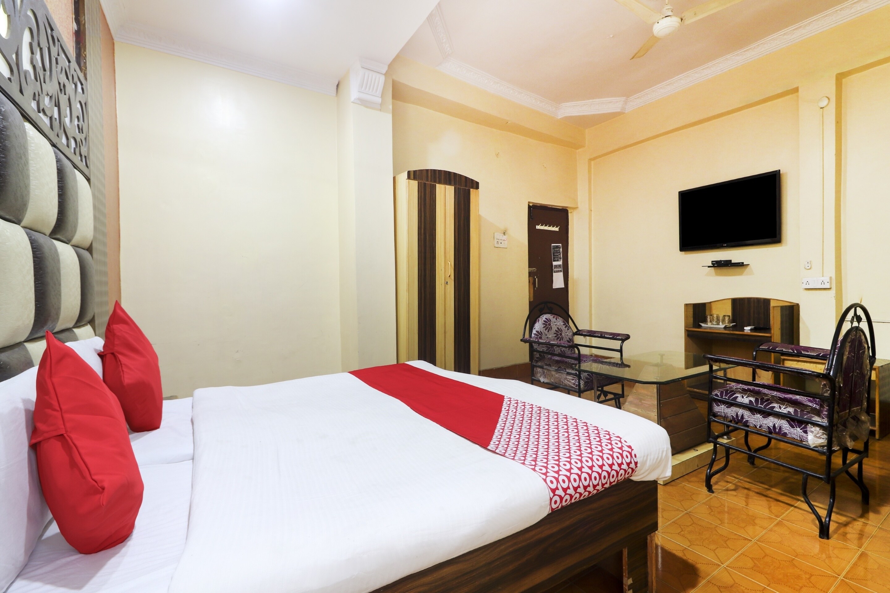 oyo 74978 hotel aadaab