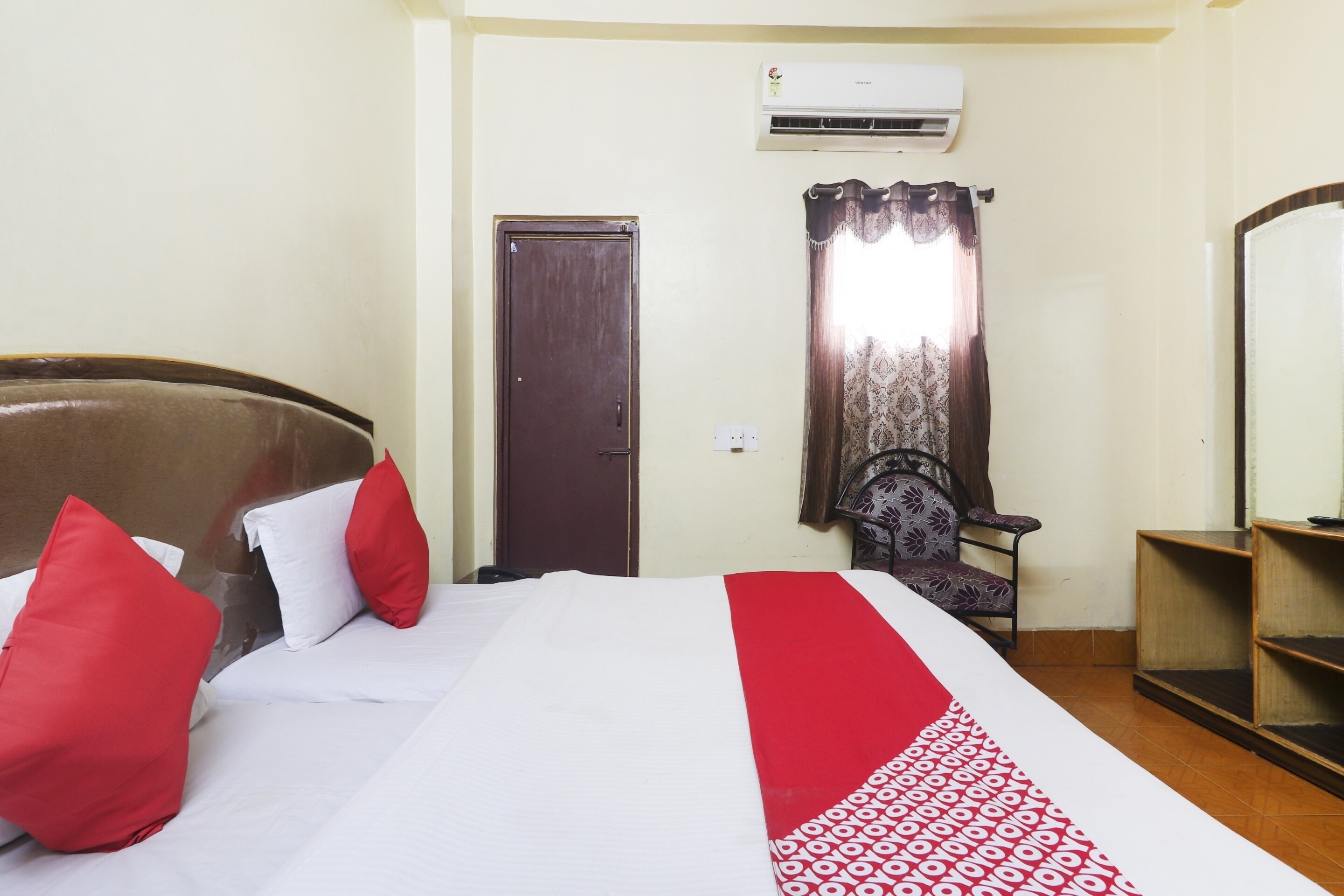 oyo 74978 hotel aadaab