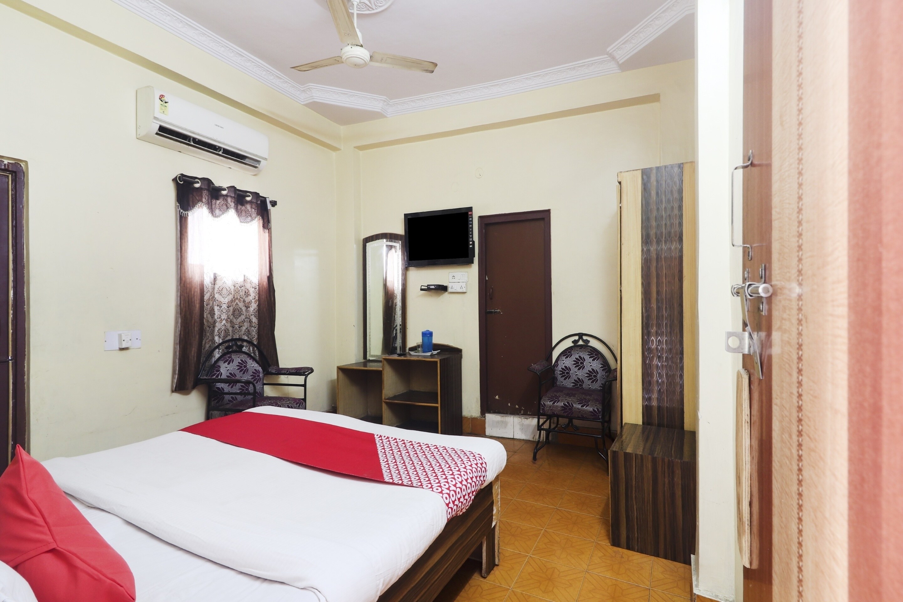 oyo 74978 hotel aadaab