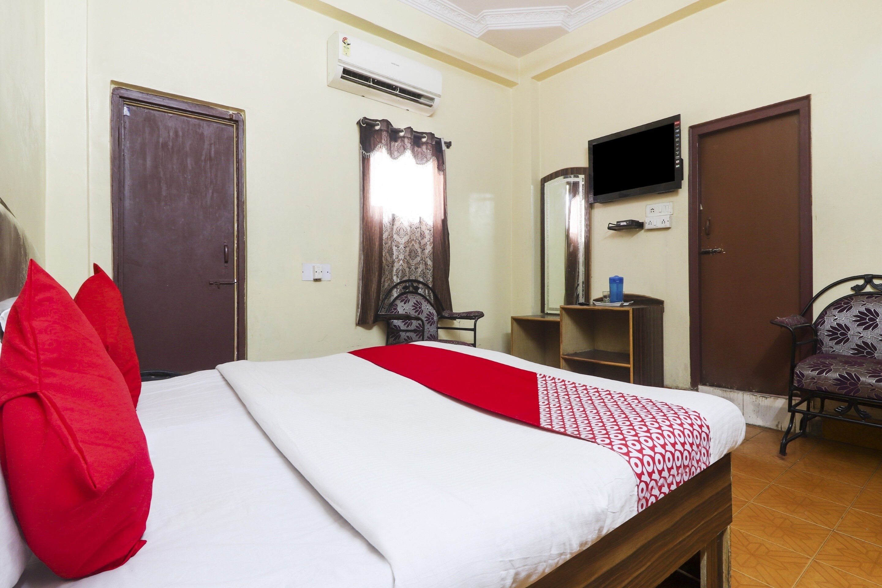oyo 74978 hotel aadaab