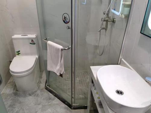 7 days premium guangzhou guangyuan passenger station