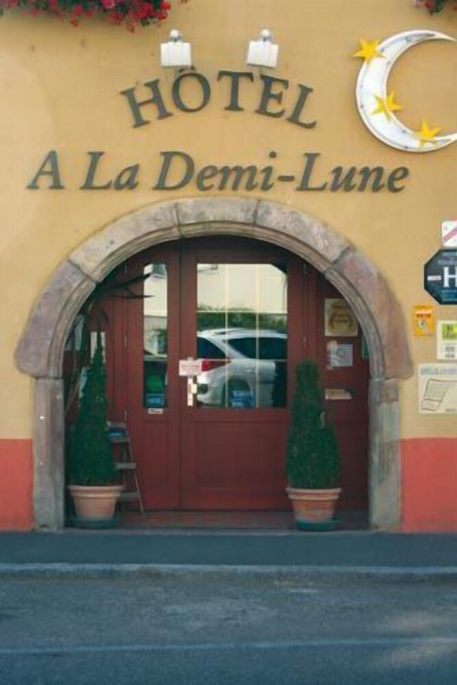 a la demi lune
