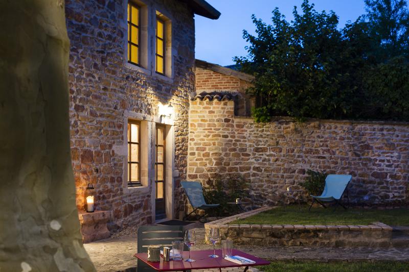 contact hotels le savigny and spa