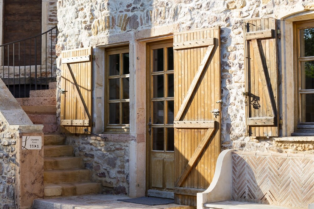 contact hotels le savigny and spa