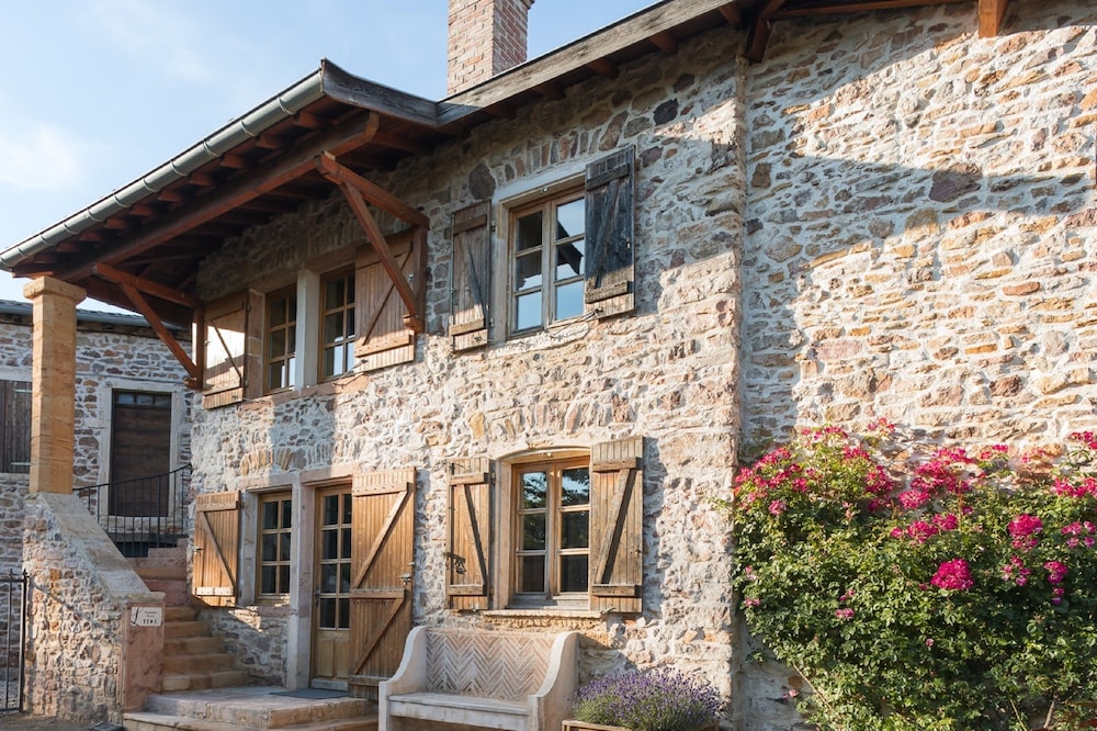 contact hotels le savigny and spa