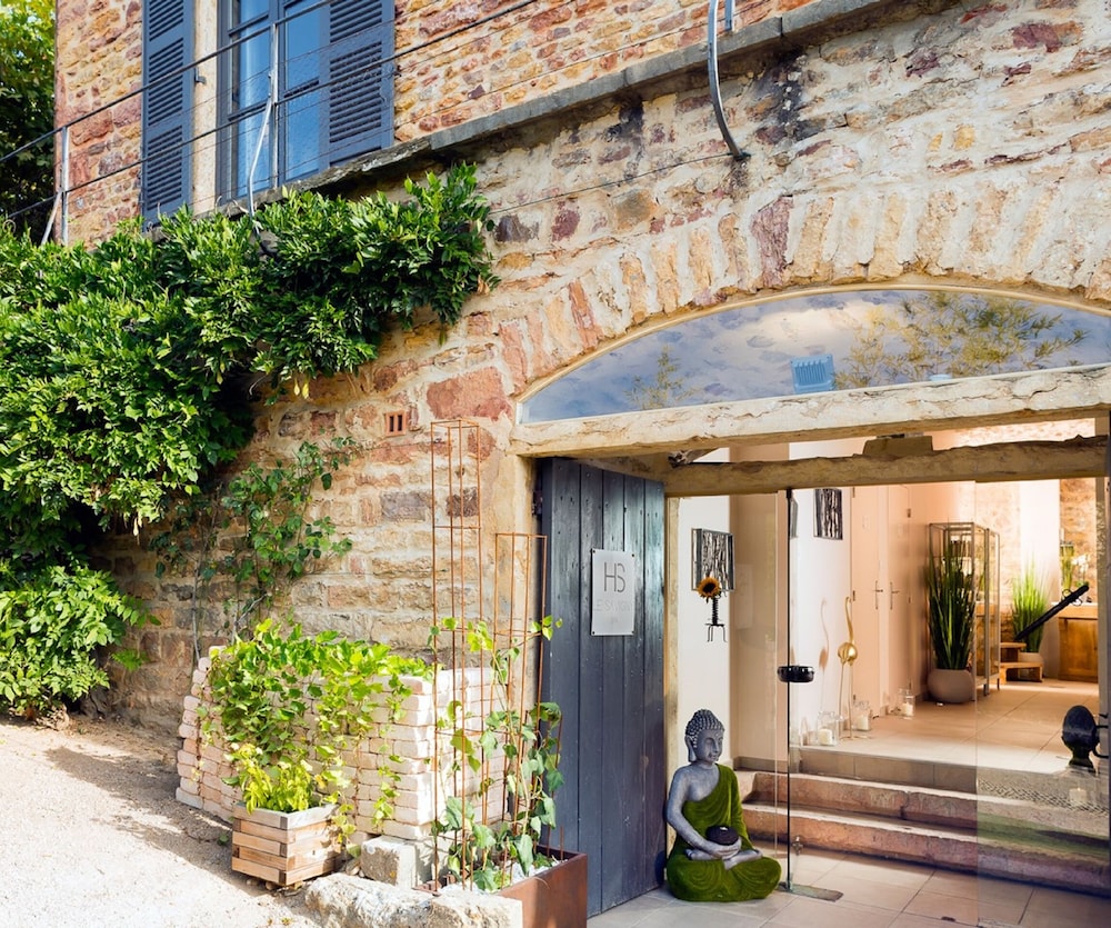 contact hotels le savigny and spa