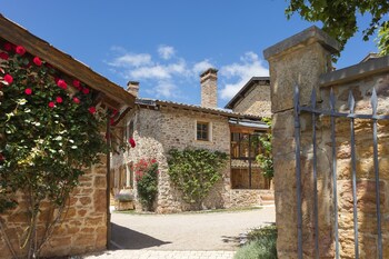 contact hotels le savigny and spa